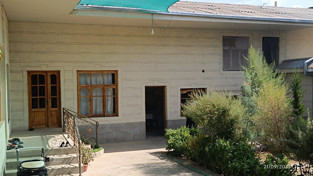 Srochni Uy sotiladi uch tepa Birlda