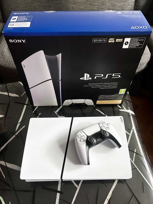 Consola PlayStation 5 Digital Edition Slim, 825GB in stare impecabila