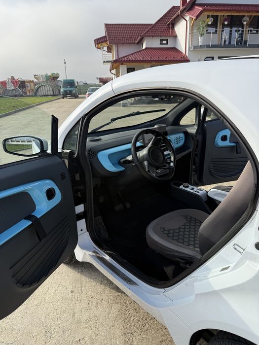 Vând mașina de 16 ani xev yoyo