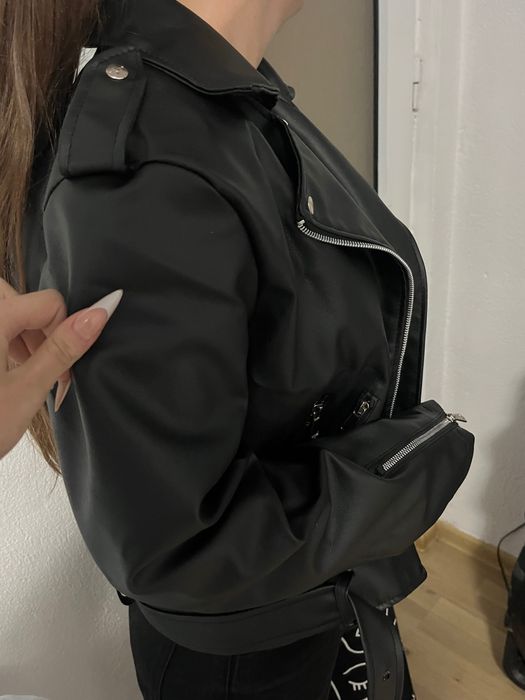 Продавам дамско кожено яке