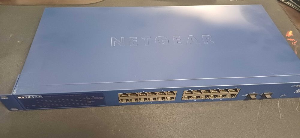 Netgear GS724T  24 Port Gigabit Ethernet Smart Switch