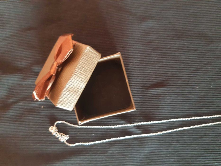 Верижка (синджирче), сребърна дамска чисто нова в кутийка