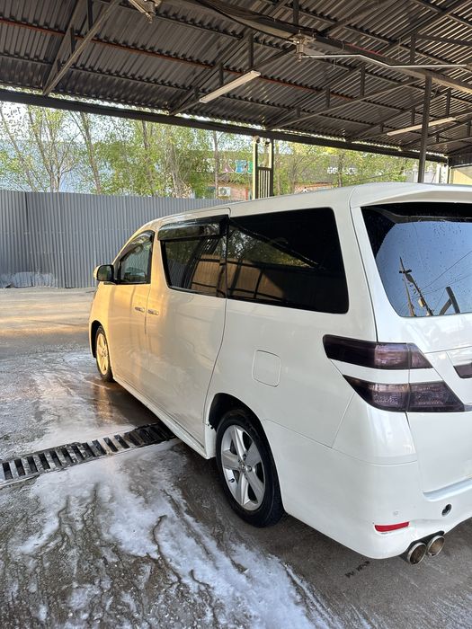 Toyota vellfaire