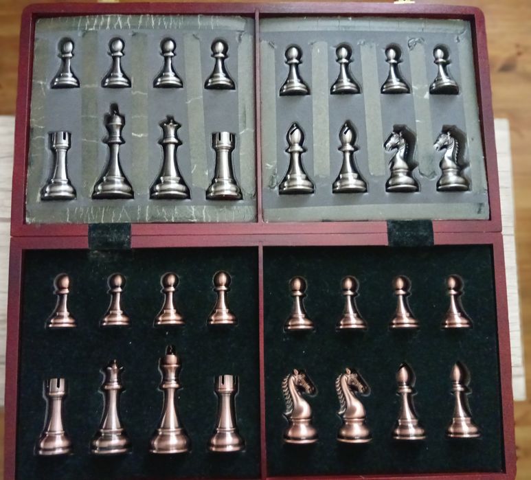 Шахматный набор под брендом Kasparov
