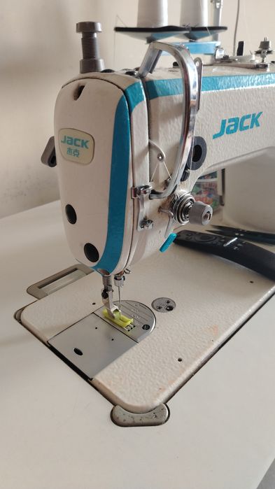 Tikuv mashinasi sotiladi 3 mln