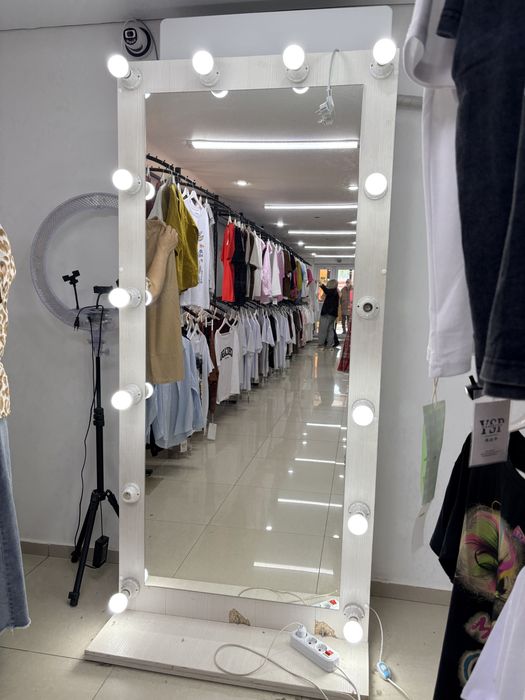 Стойка,вешалка,зеркало,камера