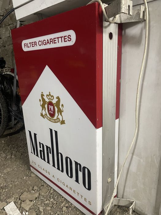 Obiecte de colectie - firma ext Marlboro, firma int Bond ceas Marlboro