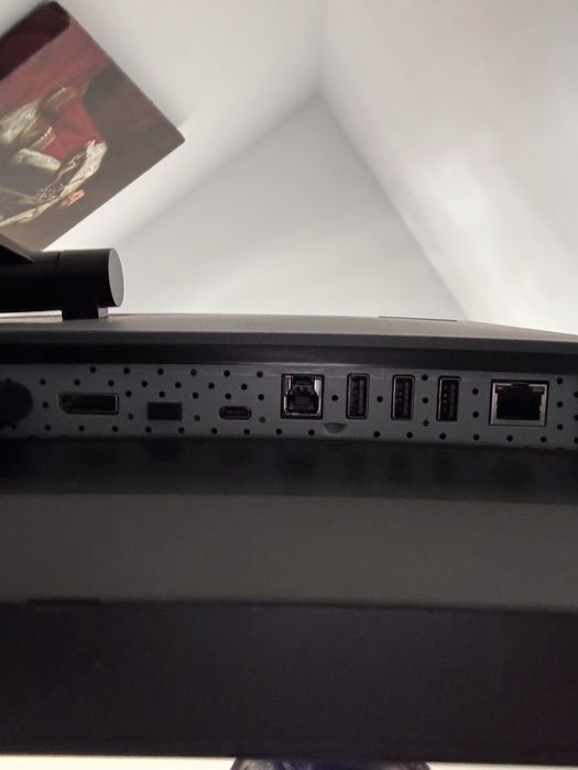 Monitor 5k Lenovo 39,7” 98% DCI-P3 și 99% sRGB, pe 10 biți pentru edit foto/video