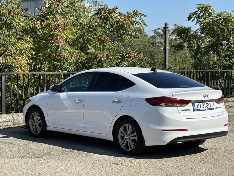 HYUNDAI Elantra 2018 — imagine 3