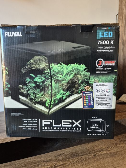 НОВ аквариум сет Fluval Flex 34l.