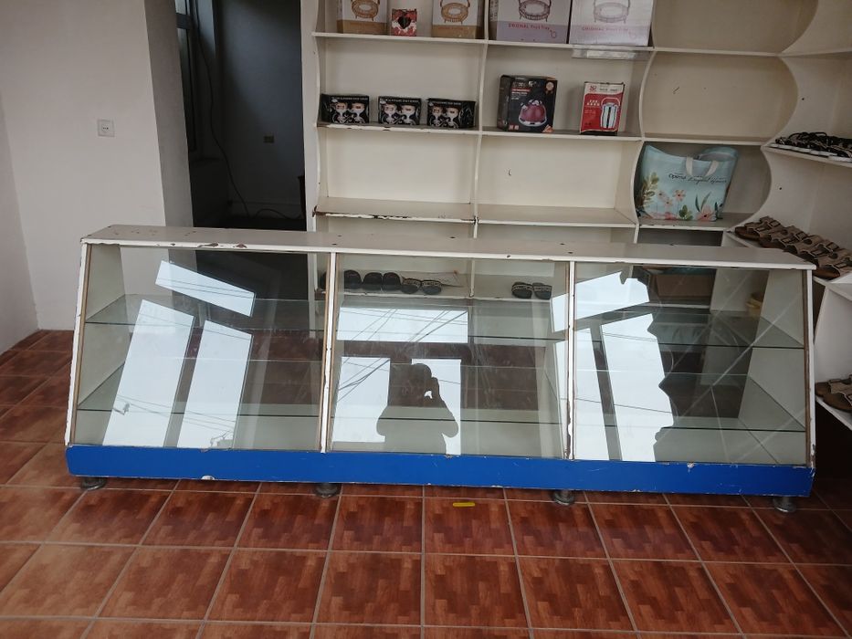 Prilafka vitrina polka