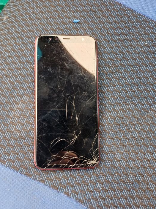 Samsung Galaxy J6+ plus cu displayul spart. Placa este ok

#6