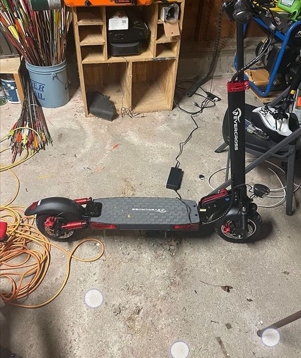 Se vinde Trotineta electrica second e wheels funcțională, la proba,