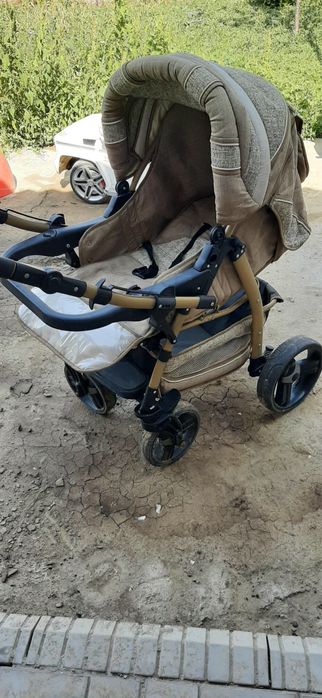 Стульчик для кормления и коляска