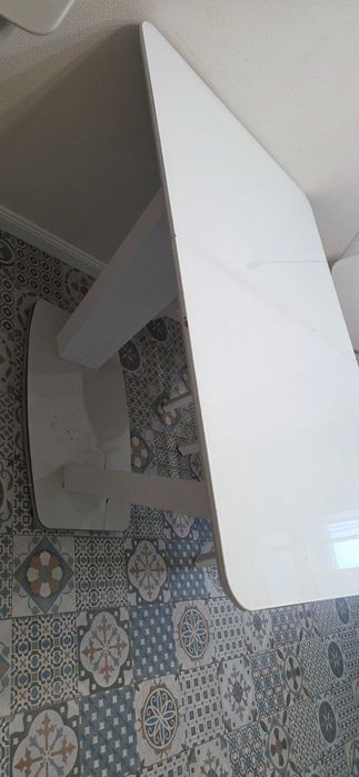 Кухонный стол с стульями