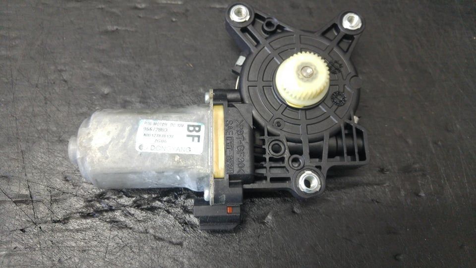 Motoras macara dreapta fata opel antara l07 96672883 a00127870137