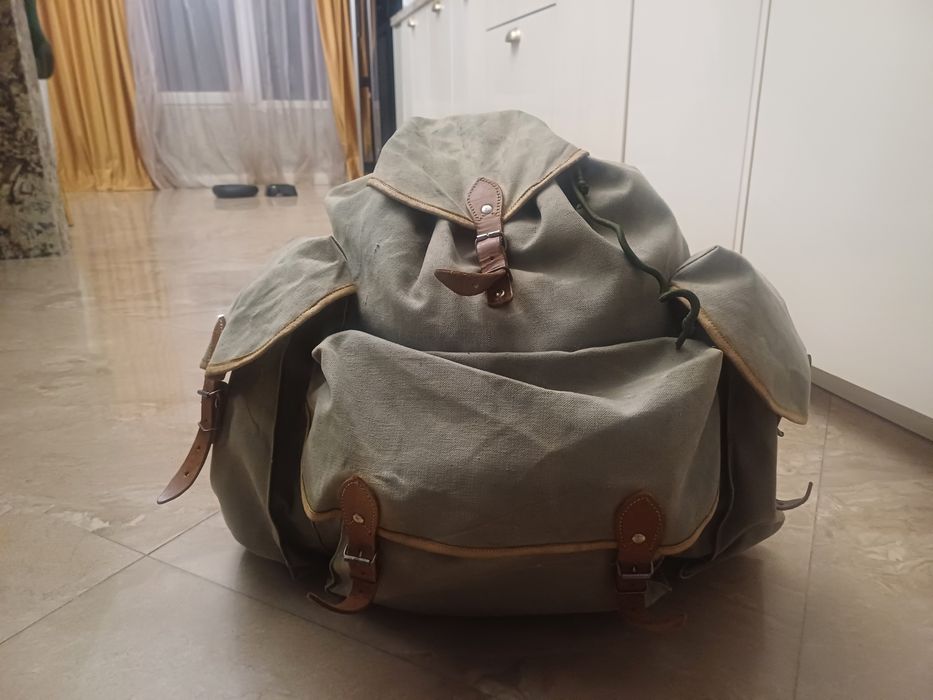 Стара брезентова туристически раница