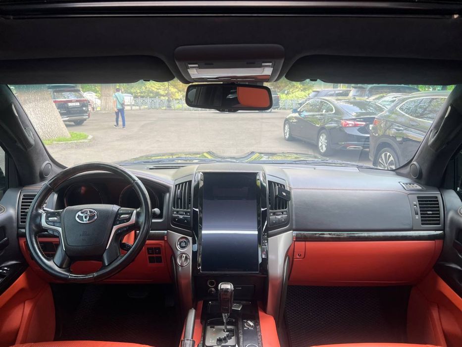 Toyota 200 сотилади