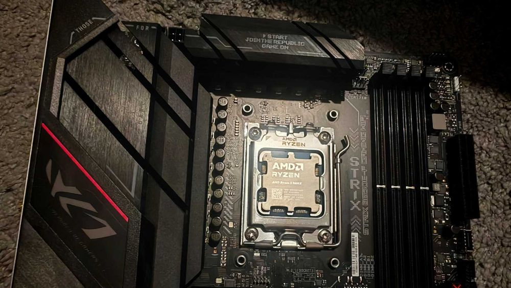 ASUS ROG Strix B650E-F Gaming WiFi + RYZEN 5 9600X 6-Core