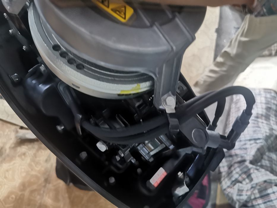 Продам Mercury 8