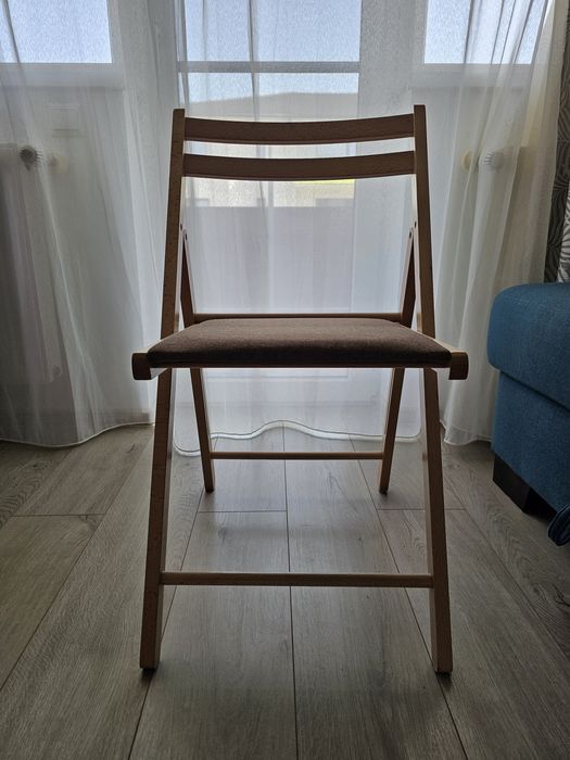 Scaune pliabile din lemn tapitat