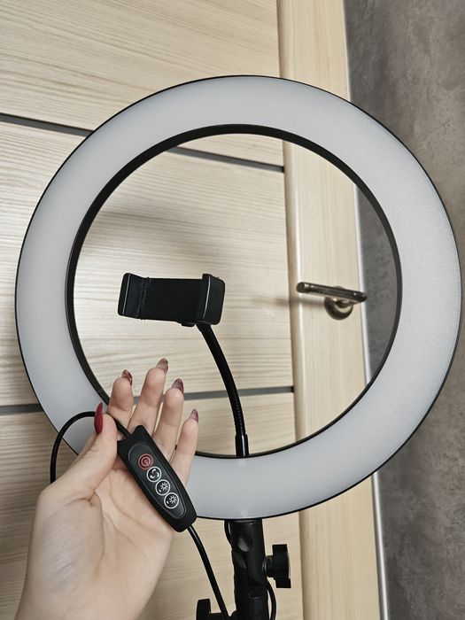 Продам кольцивую лампу