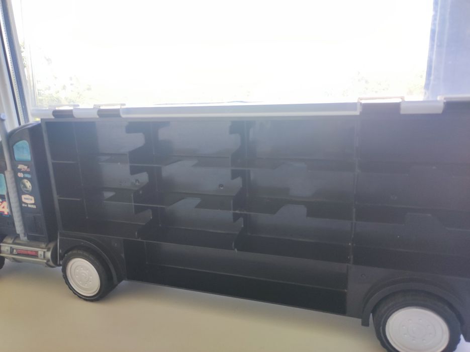 Кейс трейлер для хранения моделей машин