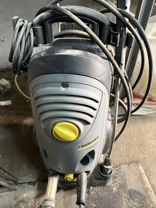 Продается Karcher Professional HD 6/15C. Б/у. В отличном состоянии.