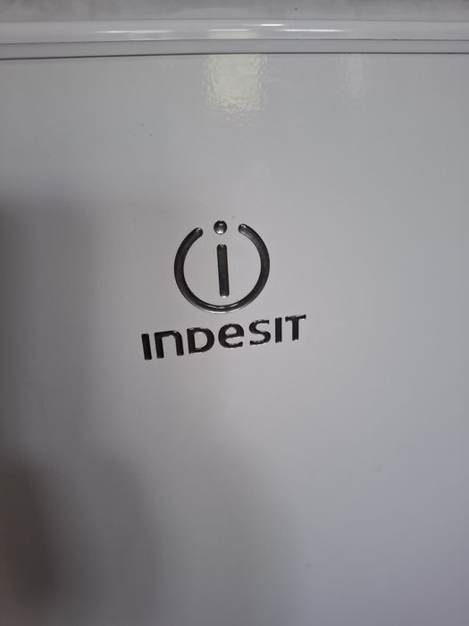 Морозильник Indesit в отличном состоянии