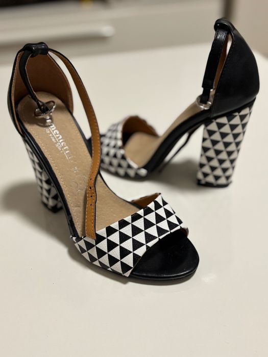 Sandale cu toc 35