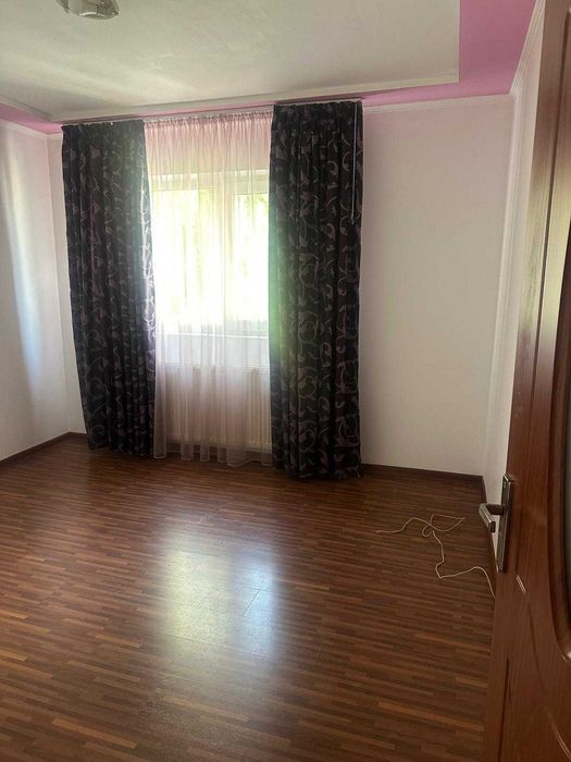 Vând apartament 3 camere, 68,82 mp utili, Găești, str. Cuza Vodă (fostă Nicolae Titulescu)