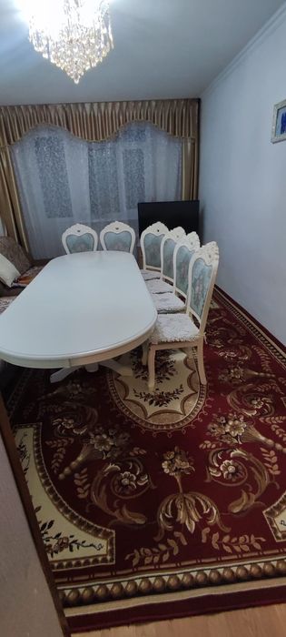 Стол со стульями