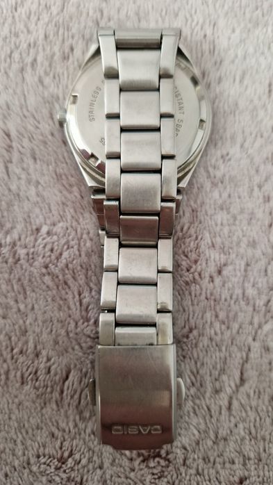 Продавам часовник casio mtp-1265