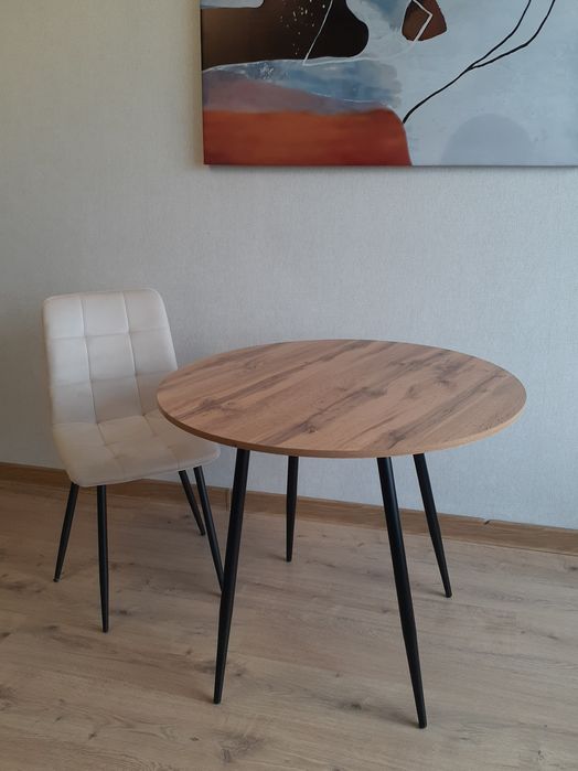 Үстел, отырғышымен сатамын!