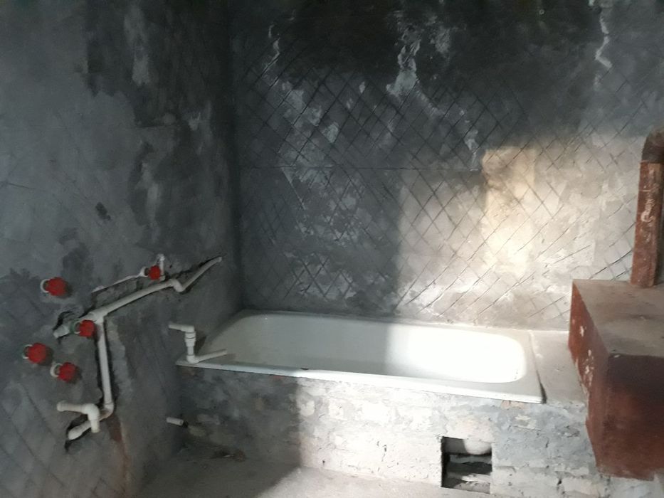 Uy sotiladi xamma sharoiti ega