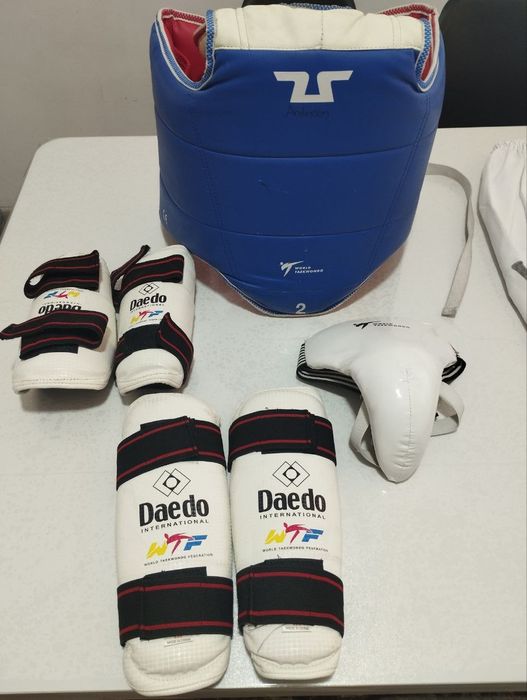 Полный комплект экипировки для тхэквандо WTF