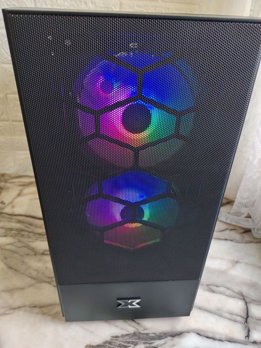 Компютър AMD Ryzen 5 3400G 16gb SSD Radeon™ RX Vega 11