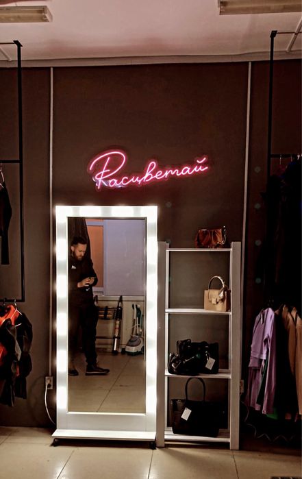 Неон, реклама, картины