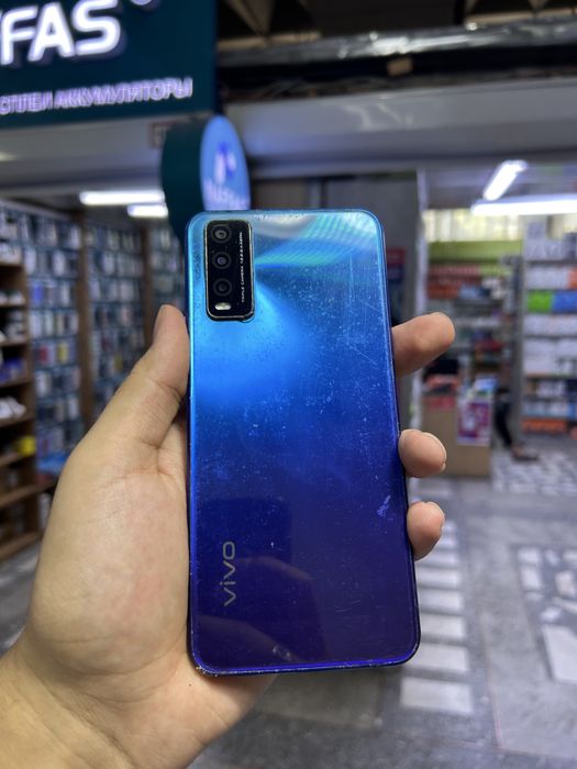 Vivo y20 64 gb.
