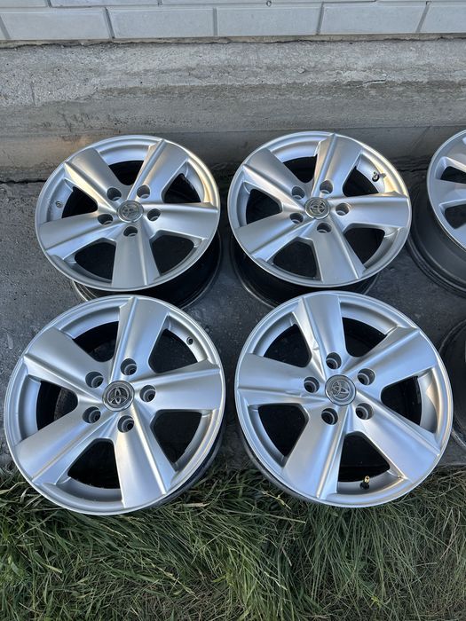 R15 5x114.3 литые диски тойота