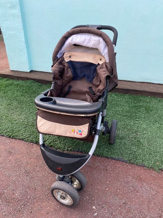 Продаю детскую коляску