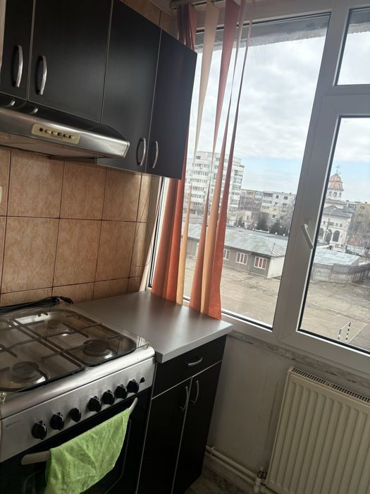 Închiriez apartament