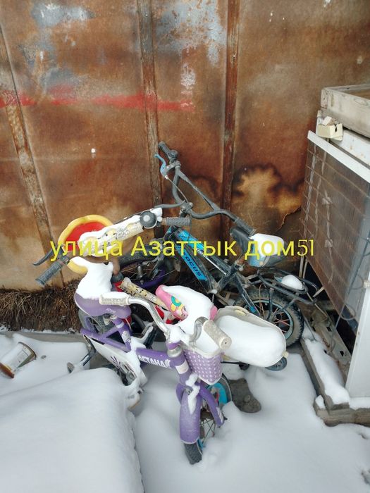 Улица Азаттык дом51 коляска велосипед