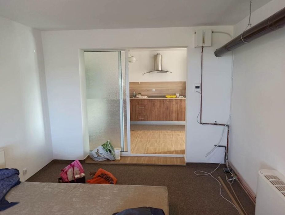 Къща с двор в с. Черни връх