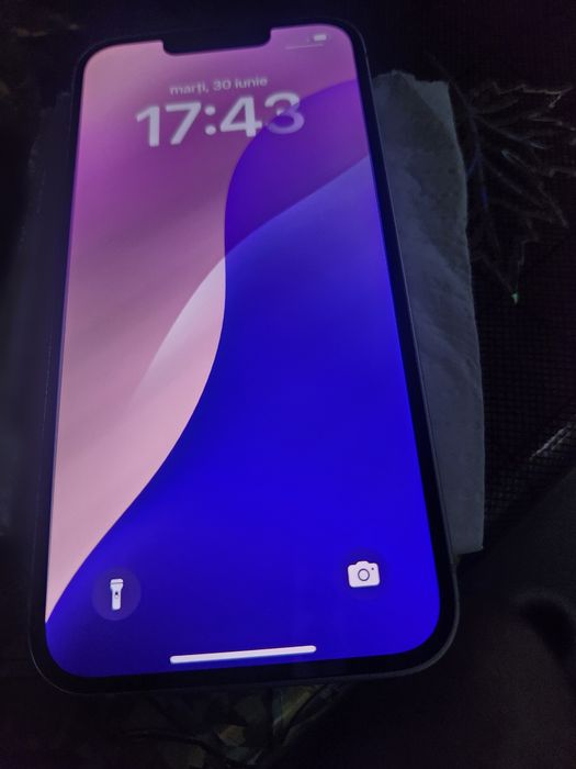 Vând iphone 13 alb