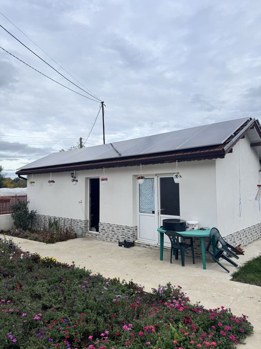 Продажба и монтаж на слънчеви системи за топла вода и ток