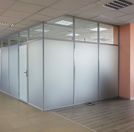 Алюминевые двери и перегородки