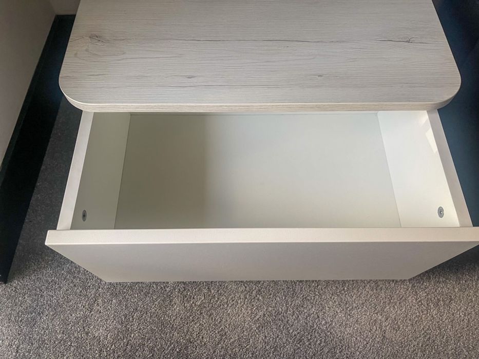 Нощно шкафче с чекмедже