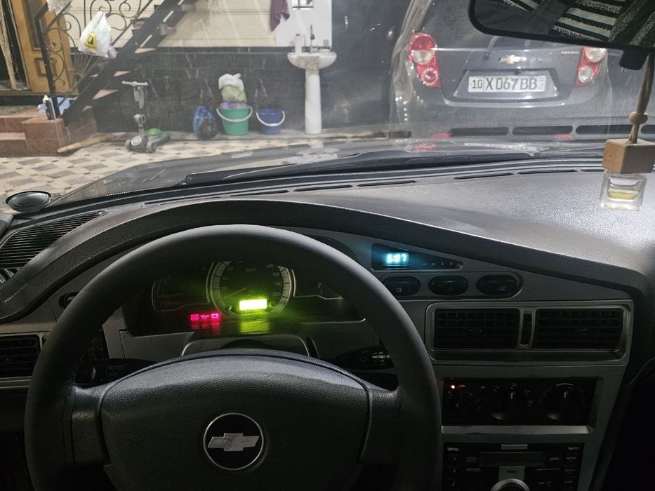 Nexia 2 Sotiladi 2015 yil supper kandor Benzinda