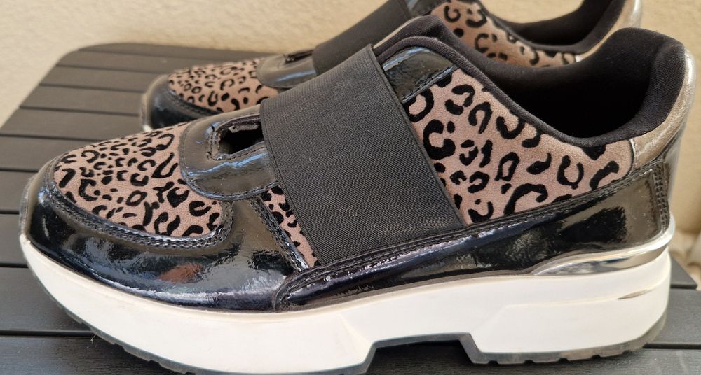 Adidași mărimea 39